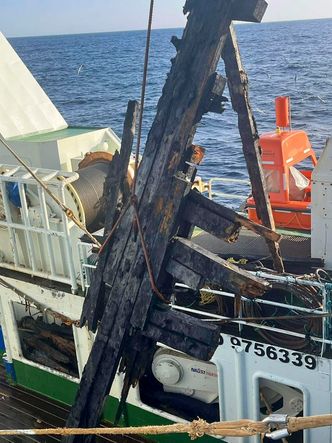 Det var en fisketråler fra Island som ved en ren tilfeldighet hentet opp vrakdelene i trålen Foto: Ishavsmuseet Aarvak / handout / NTB