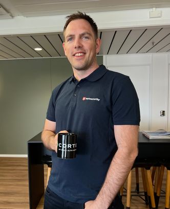 Filip Vamnes er Cyber Security Engineer & Analyst i Netsecurity og er en av de som jobber operativt med Palo Alto Networks-plattformen. Foto: Netsecurity