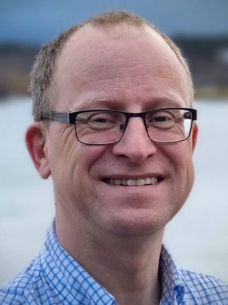 – Løysinga vert mykje rimelegare fordi vi til dels kan ta utgangspunkt i hyllevarekomponentar, forklarar Jens Thielemann. Foto:  UiO