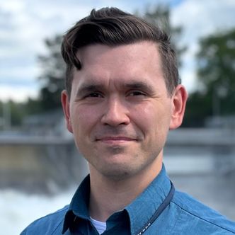 Georgian Lucian Røstad har erfaring fra Forsvarsmateriell Luftkapasiteter (CAMO), tidligere tjeneste som flysystemmekaniker innenfor Sea King, NH90 og F-16. Jobber i dag i Kongsberg Defence & Aerospace. Foto: Privat