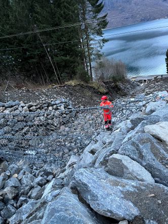 Byggeleder Pål-Anders Rindal inspirerer anlegget da det sto ferdig for to år siden. Foto: Jens Tveit/Statens vegvesen