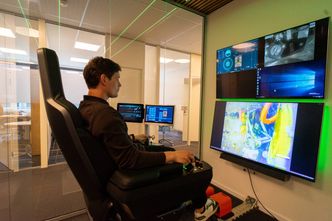 «Remote operations-rommet» der ROV-fjernstyring testes ut. Foto: TUM Studio