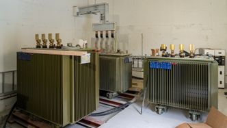 Nye trafoer sikrer tilstrekkelig strømkapasitet og energioptimalisering for de nye ovnene. Foto: TUM Studio