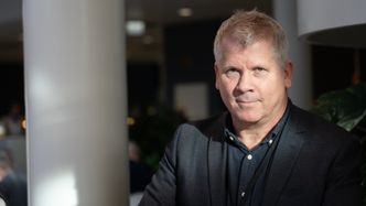 Sikkerhetssjefen forteller at DNV investerer tungt i datasikkerhet. Foto: TUM Studio