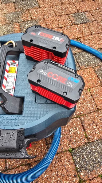 Det nye ProCore-batteriet fra Bosch lagrer 8 Ah. De nye cellene gir mer nyttig strøm fordi mindre energi kastes bort som varme. Foto: Odd Richard Valmot
