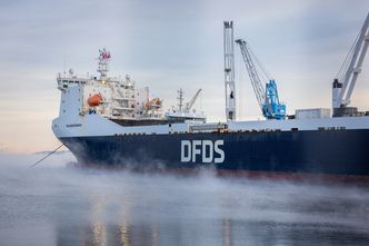 Skipet lå til kai ved Orkanger havn før avreise til Polen. Foto: Ole Andreas Vekve / Forsvaret
