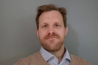 Senior informasjonssikkerhetsrådgiver Simen Bakke kommenterer i kronikken en «streng hemmelig» rapport om det nå annulerte presidentvalget i Romania. Foto: Privat