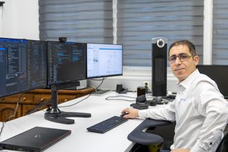 Når data er riktig strukturert, blir det vesentlig enklere å utnytte KI-teknologien, sier Mourad Arifi. Foto: TUM Studio