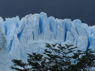 En oppsprukket isbrefront sør i Patagonia. Foto: Henning Åkesson