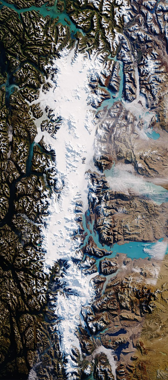 Isfeltet i det sørlige Patagonia strekker seg over både Argentina og Chile og dekker 16.800 kvadratkilometer. Foto: Nasa