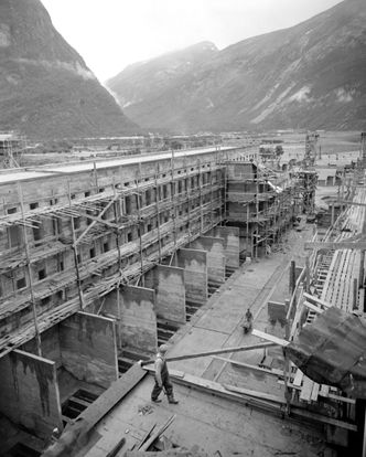 – For en del av vannkraftverkene som ble bygd ut for lenge siden, så er det nå det er riktig timing for oppgraderinger, sier Statkraft-sjefen. Her fra byggingen av Aura kraftstasjon i 1953, ett av anleggene hvor Statkraft planlegger en effektoppgradering. Foto: Sverre A. Børretzen/Aktuell/NTB