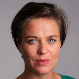 Vivi Ringnes Berrefjord ved Forsvarets høgskole deler åtte råd for tryggere bruk av sosiale medier. Foto: Forsvarets høgskole