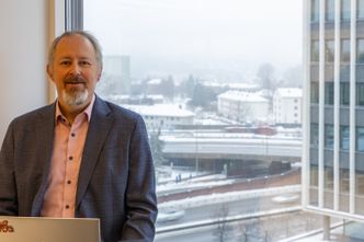 – Målet er at skatten «bare skjer». At transaksjoner, inntekter og skatteberegninger håndteres automatisk i bakgrunnen, sier Geir Hegre Romundset. Foto: TUM Studio