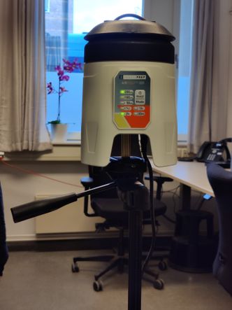 AirPrep ACD220 fanger opp partikler fra omgivelsene som senere blir sendt til laboratoriet for undersøkelser. Foto:  Morten S. Smedsrud/Apollon