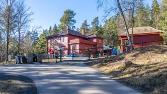 DNVs barnehage ligger idyllisk til på campus på Høvik. Foto:  TUM Studio