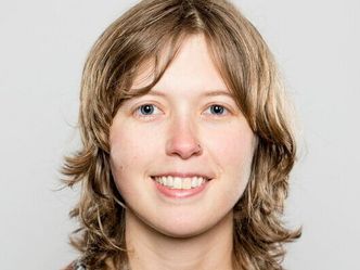 – Det er viktig at man ikke fjerner viktige levesteder som død ved, sier Lisa Fagerli Lunde, som også peker på tre andre måter hun mener hogst bør endres på. Foto: NMBU