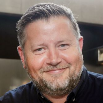 Vedfyring alene er ikke løsningen på Norges kraftutfordringer, men det er en viktig del av bildet, mener Brede Børud i Norsk Varme.