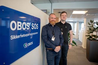SOC-ansvarlig i OBOS, Andreas Faye-Lund, får besøk av Michael Mobæk Thoresen fra Defendable hver uke. – Det gjør samarbeidet mye enklere, sier han. Foto:  Defendable