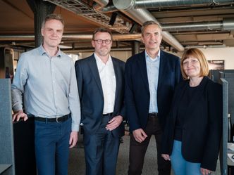 Anders Flatås, Bent R. Eidem, Asbjørn Bredesen og Laila Frøseth. Eidem fra Lokalbank, de øvrige fra Tietoevry Banking.  Foto:  Ole Ekker NTB/Tietoevry 