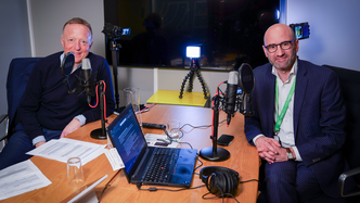 Harald Vaagaasar Nikolaisen var gjest hos Alexandre Vermont i den første episoden av podcasten The Great Switch. Foto: Schneider Electric