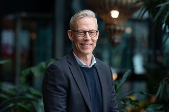 Torfinn Eriksen i Telenor Norge har inngått en åtte år lang avtale om leveranse av mobilnett til Hydro. Foto: Martin Fjellanger, Telenor