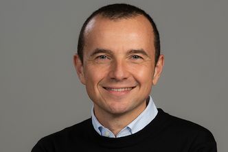 – Vårt mål er å være en pålitelig partner for våre kunder for å levere effektivitet og bærekraft, sier Olivier Blum, CEO i Schneider Electric. Foto:  Schneider Electric