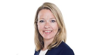 TENK STORT: Eva Camerer er eksportdirektør i Innovasjon Norge, og mener norske bedrifter må tørre å tenke internasjonalt fra start. Foto: Astrid Waller/Innovasjon Norge