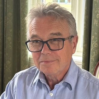 Svein Ove Bjørnestad har skrevet boken «På innsiden av skandalene i oljeindustrien». Foto:  Privat