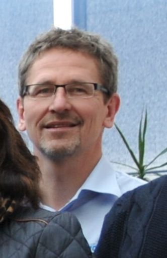 Det har blitt noen gruppebilder på jobb for Roar Stormoen i løpet av årene i KROHNE. Foto:  Krohne