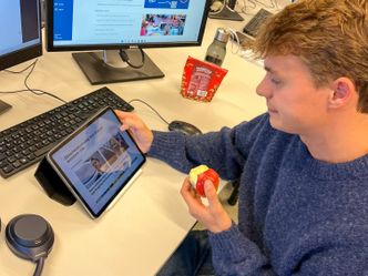 Andreas bruker ofte TU-appen på iPad. Foto: privat