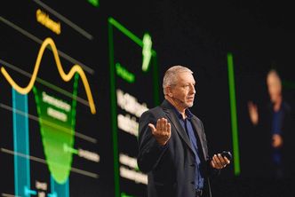 – Usikre tider krever oversikt og kunnskap, sier Frédéric Godemel, Executive Vice President, Energy Management i Schneider Electric. Foto: Schneider Electric