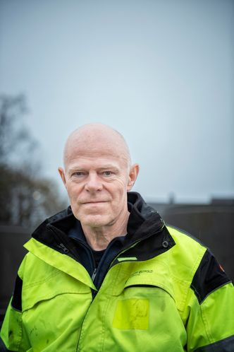 Etter å ha brukt fem år på å kjempe for sine avtalte rettigheter, er Jørn Arild Pettersen glad han hadde NITO i ryggen. Advokathjelp var nødvendig for å få kommunen i tale. Foto:  Luca Kleve Ruud