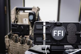 Mobilholder for Forsvarets vest, 3D-printet av FFI. Foto:  Magnus Horne/Forsvaret