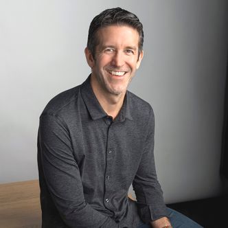 En «supersnill» fyr? John Ternus (50) er Apples nye sjef. Foto:  Apple