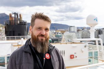 Kristoffer Halvarp i Hurtigruten.  Foto:  TUM Studio