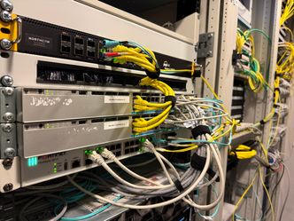 Nye komponenter fra Northcom i skipets serverrom.  Foto:  TUM Studio