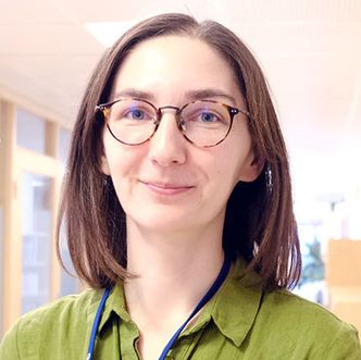 Seniorforsker Belma Talic har studert samspillet mellom ammoniakk og materialene i en brenselcelle for å gjøre ammoniakk mer aktuell som drivstoff. Foto:  Silje Grytli Tveten/Sintef