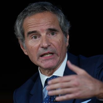 – Å angripe atomanlegg er som å leke med ild, sier IAEA-sjef Rafael Grossi. Foto: Kin Cheung/AP/NTB