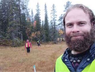 – Det er ganske tydelig hvordan soppsamfunnet endrer seg når man beveger seg fra granskog til furuskog, sier Eivind Kverne Ronold. Foto:  Privat