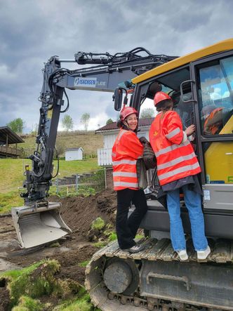 Rikke H. Grøstad, her på befaring, er prosjektleder for Digital Byggherre i Statens vegvesen. Foto: Statens vegvesen