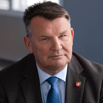 Frps Tor Mikkel Wara mener det undergraver EUs kvotesystem at det er ulik CO2-pris for ulike aktører. Derfor vil han halvere CO2-prisen på norsk sokkel. Foto: Frp