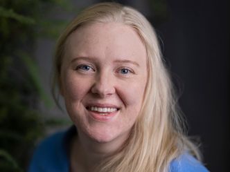 – Studien bekrefter KIs doble natur. Samme teknologi kan virke både oppbyggende og ødeleggende. At dette var så tydelig, overrasket oss, sier Hilde Storrøsæter. Foto: NTNU