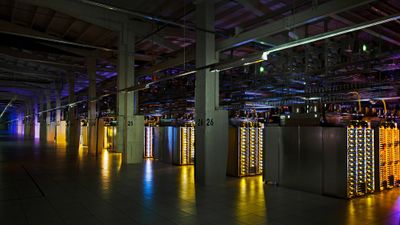 Én av datahallene ved Googles datasenter i Hamina, Finland.