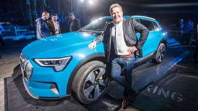 Audis leder for eksteriørdesign, Andreas Mindt, her under lanseringen av E-Tron 55.