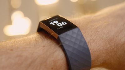 Fitbit på armen. Foto. 