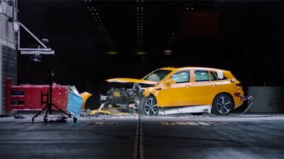 Kollisjonstesting av Mercedes-Benz EQC.