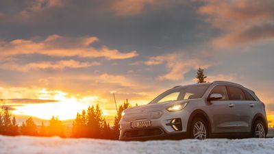 Elbilen Kia e-Niro under vinterkjøring i Norge.