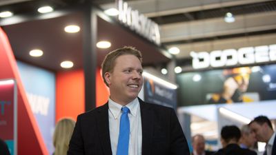 Ice-sjef Eivind Helgaker på den norske paviljongen under Mobile World Congress i Barcelona denne uken.