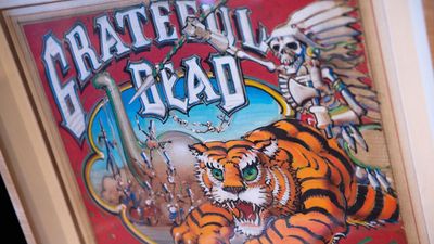 Maleri av en springende tiger malt av Rick Griffin i forbindelse med Grateful Dead European Tour i 1990. 