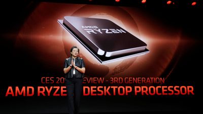 AMD-sjef Lisa Su på scenen under CES-messen i Las Vegas i januar 2019. I bakgrunnen vises et bilde av AMD Ryzen-prosessoren.